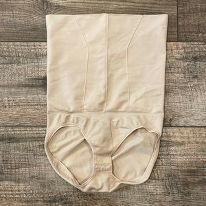 Assets by Spanx Shapewear